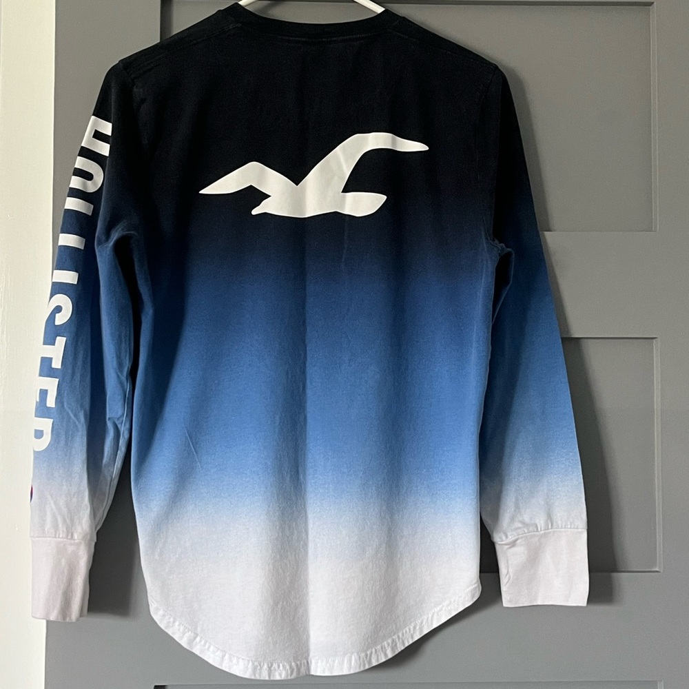 Hollister in it for everyone long-sleeve blue ombré tee (XS)